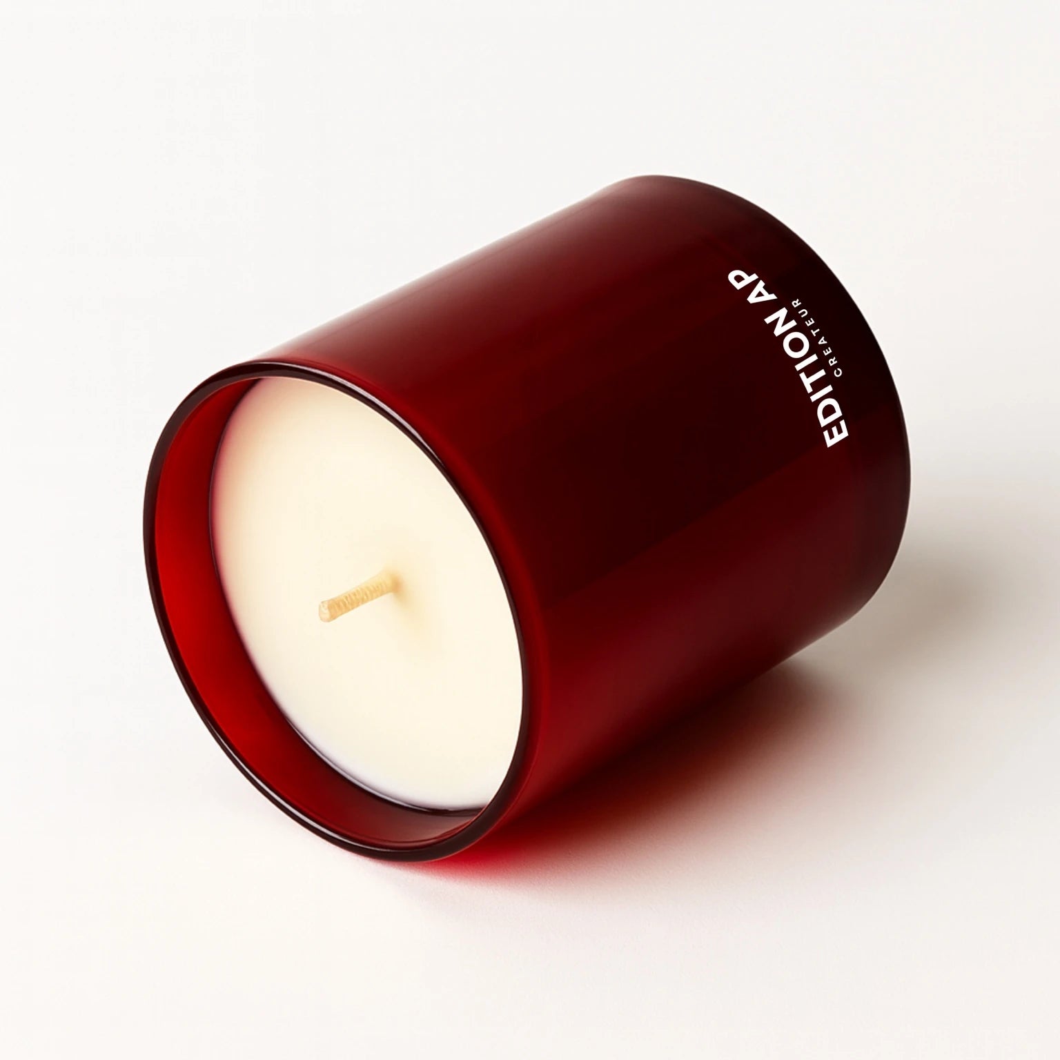 bougie-noel-signature-cire-végétale-odeur-sapin-editionap-bougie-rouge-foncé-bordeaux