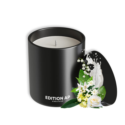 Bougie parfumée Spa Relaxant dans un pot noir brillant avec couvercle, parfum apaisant aux notes d’osmanthus et de thé vert.
